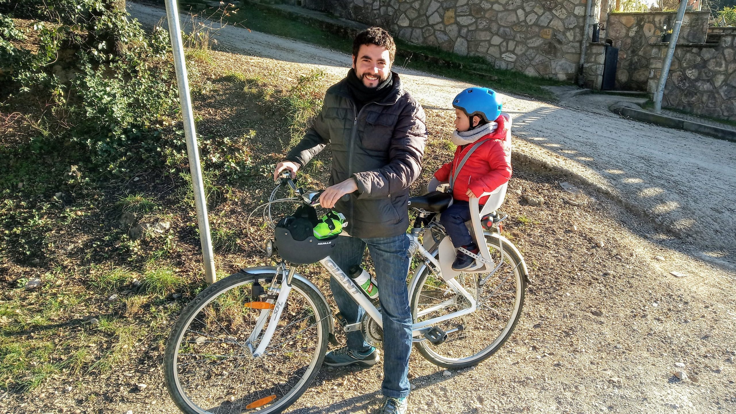 Eduard Folch en bicicleta, ex fundador de Canvis en Cadena.